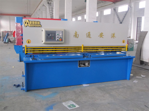 QC12K液壓數(shù)控擺式剪板機