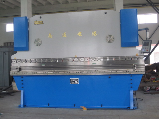 2-WE67K數(shù)控雙機聯(lián)動折彎機